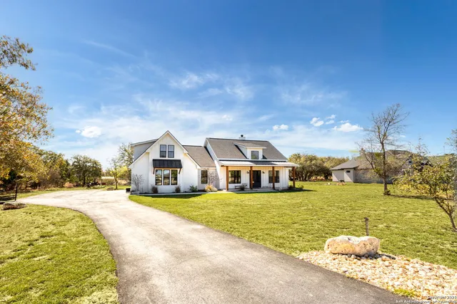 $749,000 | 2152 Palomino Drive, Bandera, TX 78003