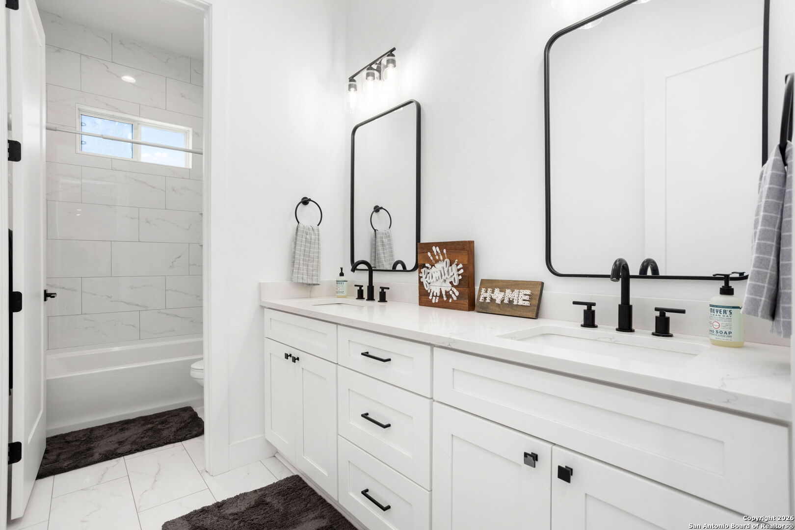 2152 Palomino Bandera, TX 78003 - Photo 21 of 36