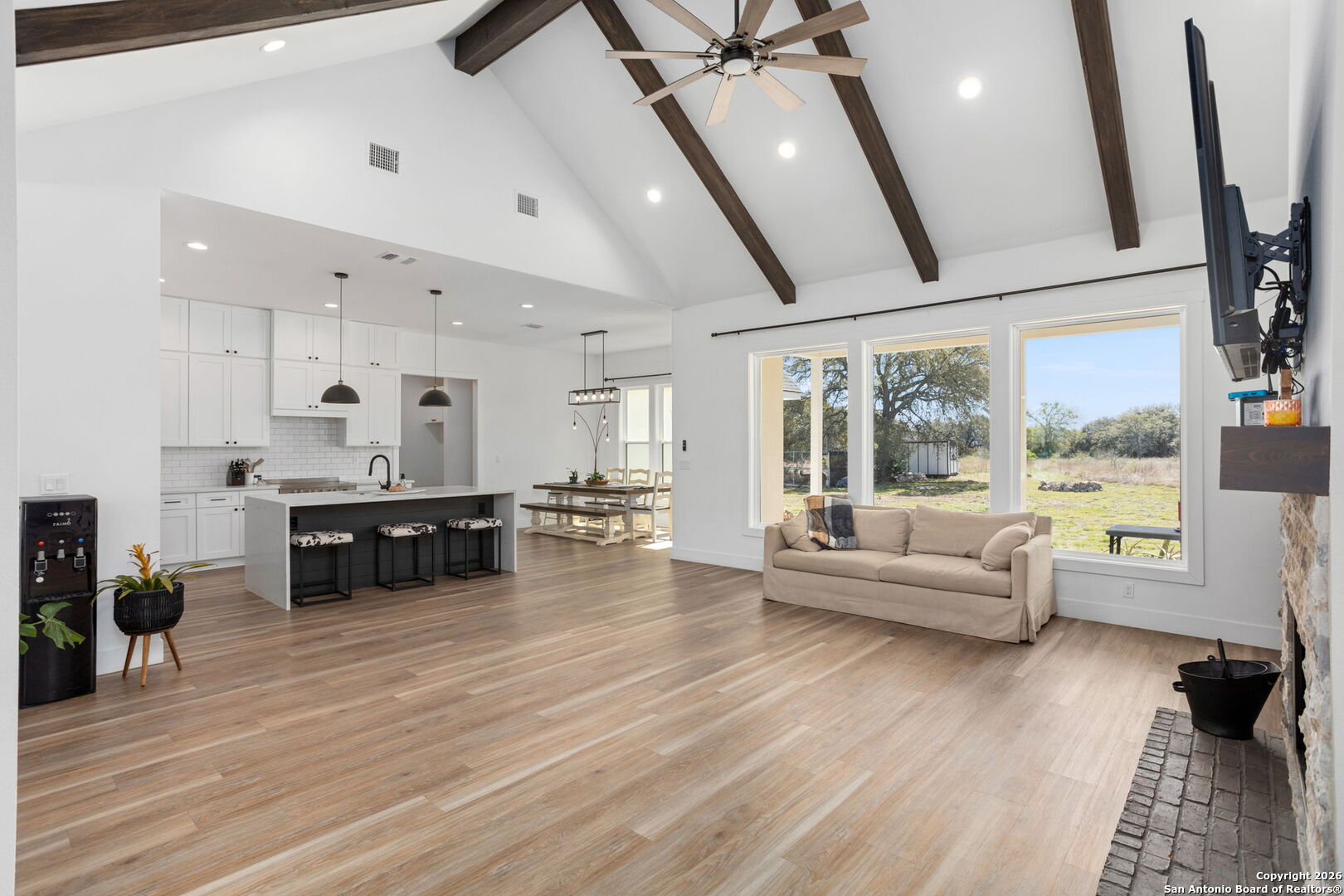 2152 Palomino Bandera, TX 78003 - Photo 8 of 36