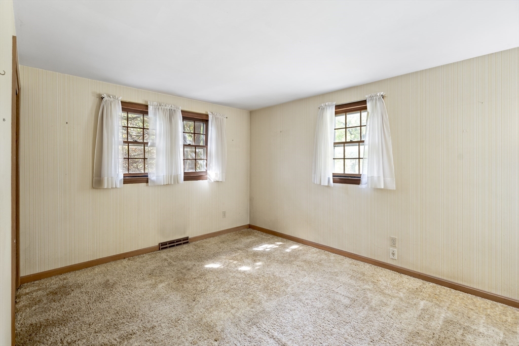 8 Galloway Road Chelmsford, MA 01824 - Photo 13 of 21