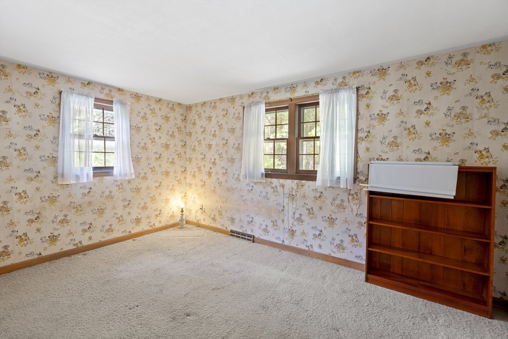 8 Galloway Road Chelmsford, MA 01824 - Photo 14 of 21