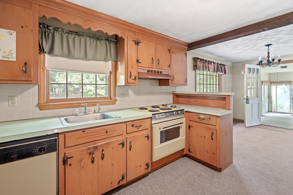 8 Galloway Road Chelmsford, MA 01824 - Photo 5 of 21