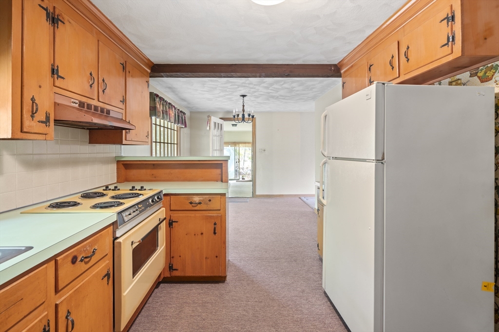 8 Galloway Road Chelmsford, MA 01824 - Photo 7 of 21