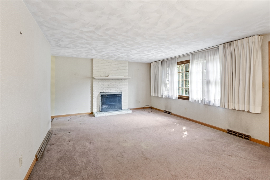 8 Galloway Road Chelmsford, MA 01824 - Photo 8 of 21