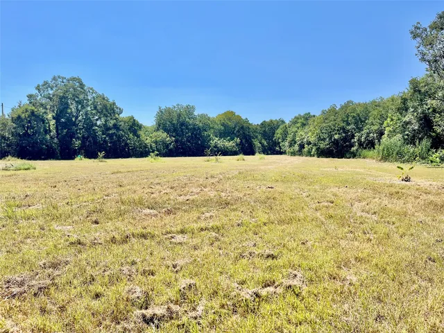 a view of an outdoor space and a yard