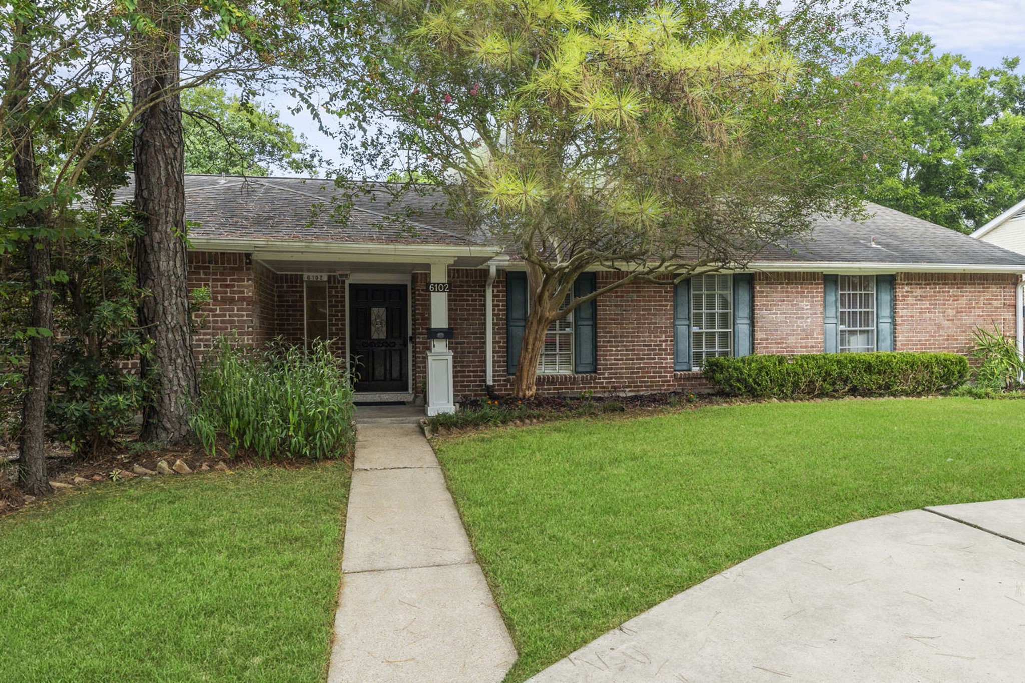 6102 Redding Road Houston, TX 77036 - Photo 1 of 40 Spacious Ranch-Style Retreat located on an OVERSIZED 12,555 SQ FT LOT in Sharpstown Country Club Estates.