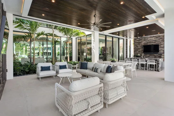 $20,000,000 | 169 Coconut Palm Road, Boca Raton, FL 33432