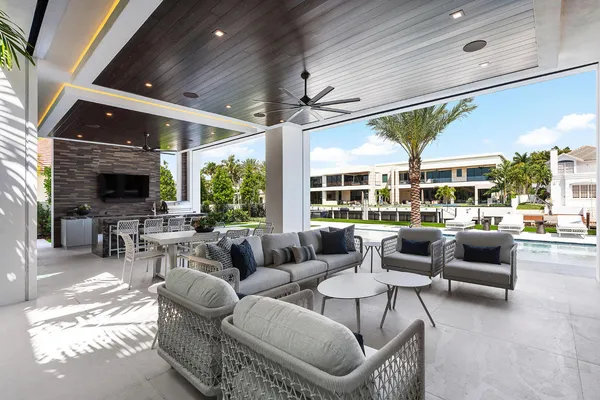 $20,000,000 | 169 Coconut Palm Road, Boca Raton, FL 33432