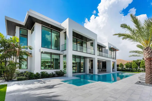 $20,000,000 | 169 Coconut Palm Road, Boca Raton, FL 33432