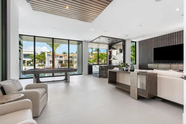$20,000,000 | 169 Coconut Palm Road, Boca Raton, FL 33432