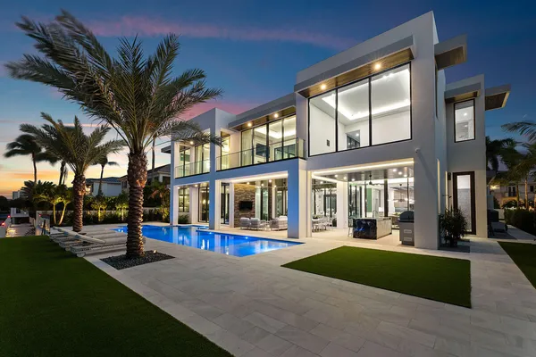 $20,000,000 | 169 Coconut Palm Road, Boca Raton, FL 33432