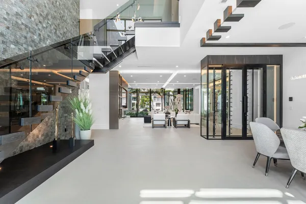 $20,000,000 | 169 Coconut Palm Road, Boca Raton, FL 33432