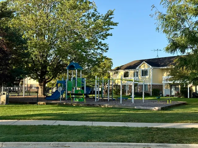 $276,055 | 1059 Southbury Lane, Unit D1, Wheeling, IL 60090