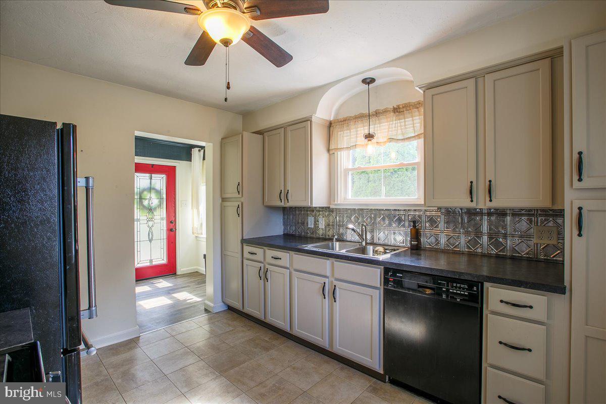333 Rathton Road York, PA 17403 - Photo 7 of 38 Gallery Image 7