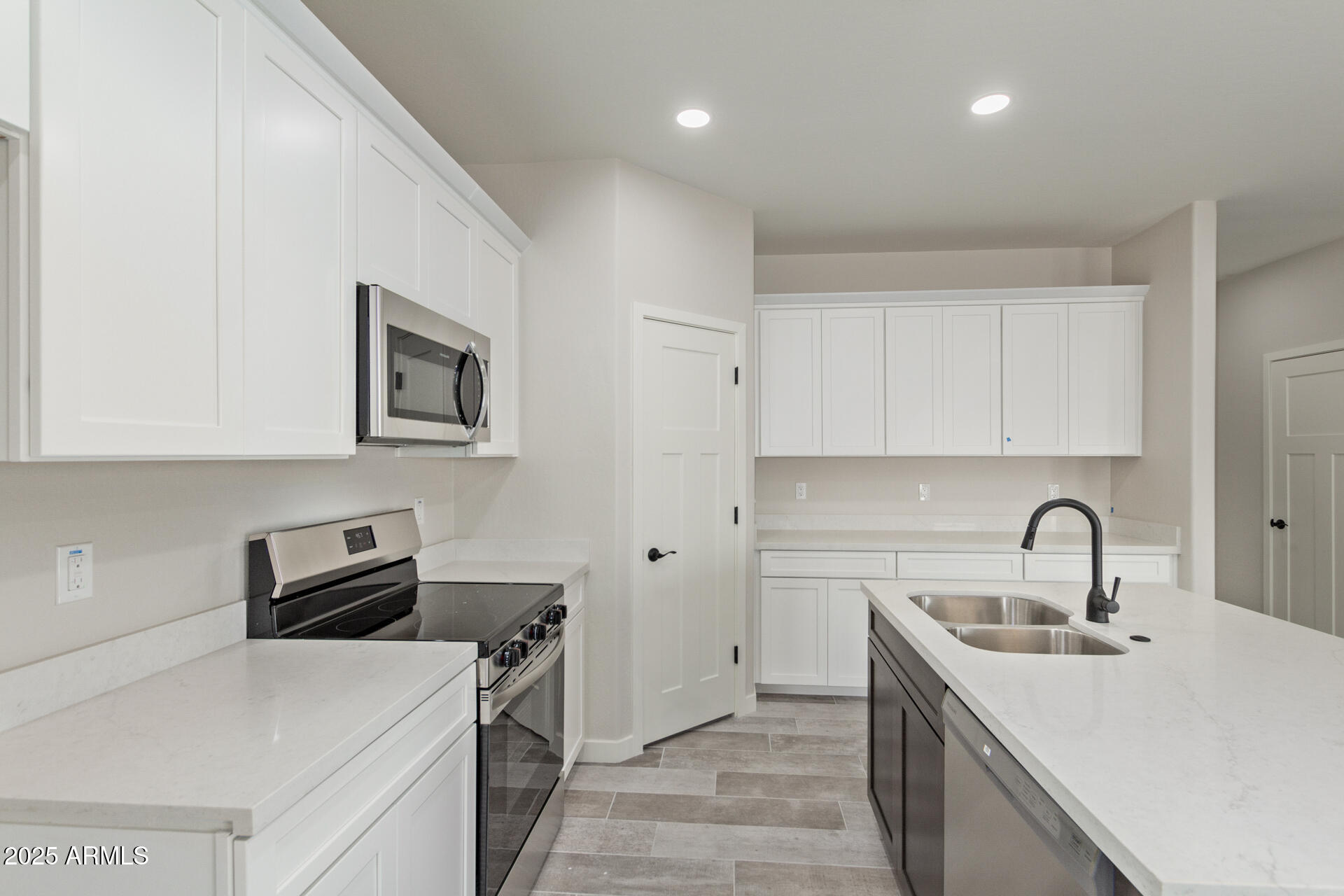 15220 South Diablo Road Arizona City, AZ 85123 - Photo 7 of 32 a kitchen that has a sink and a stove top oven