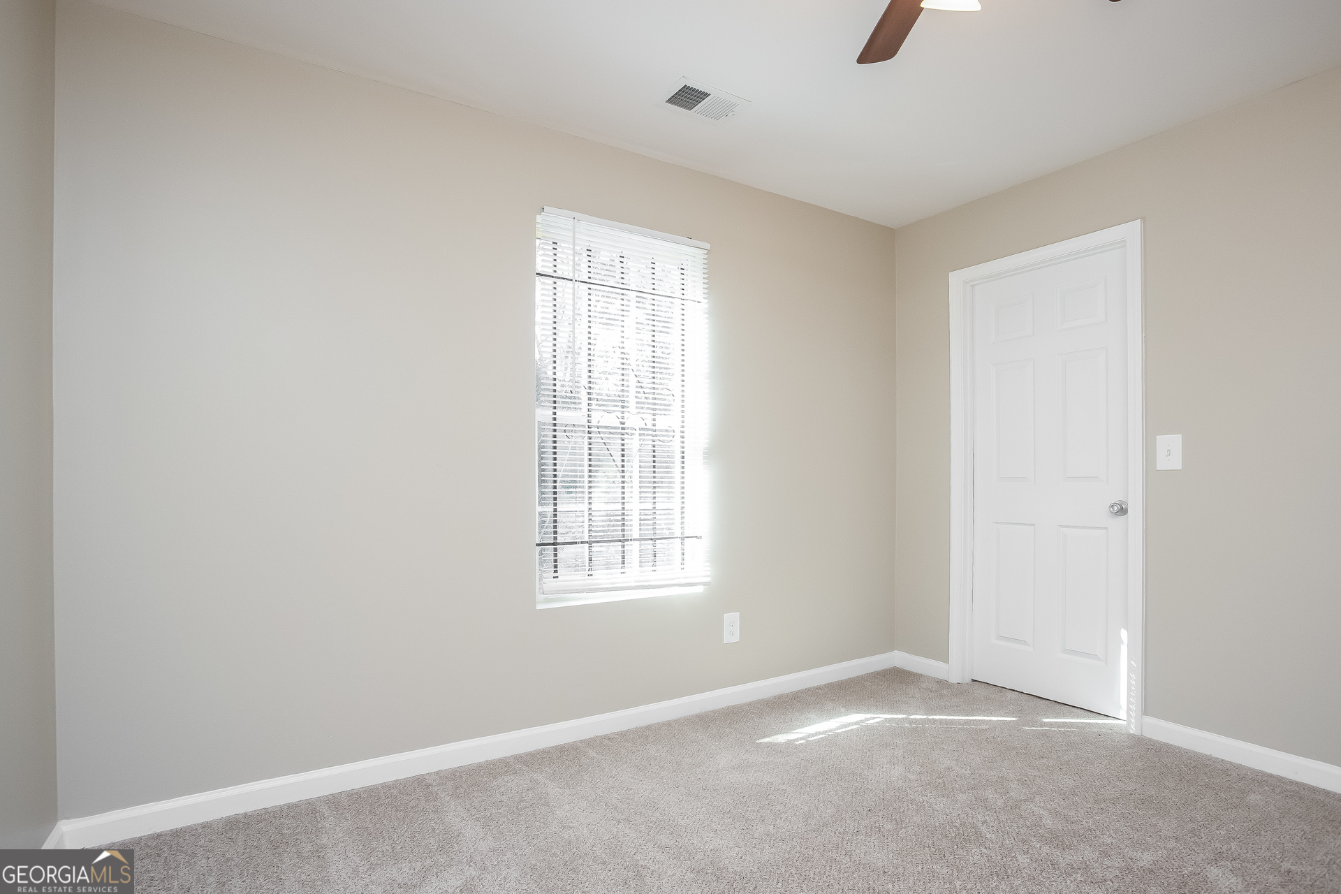 95 Howell Drive Southwest Atlanta, GA 30331 - Photo 13 of 17 an empty room with windows