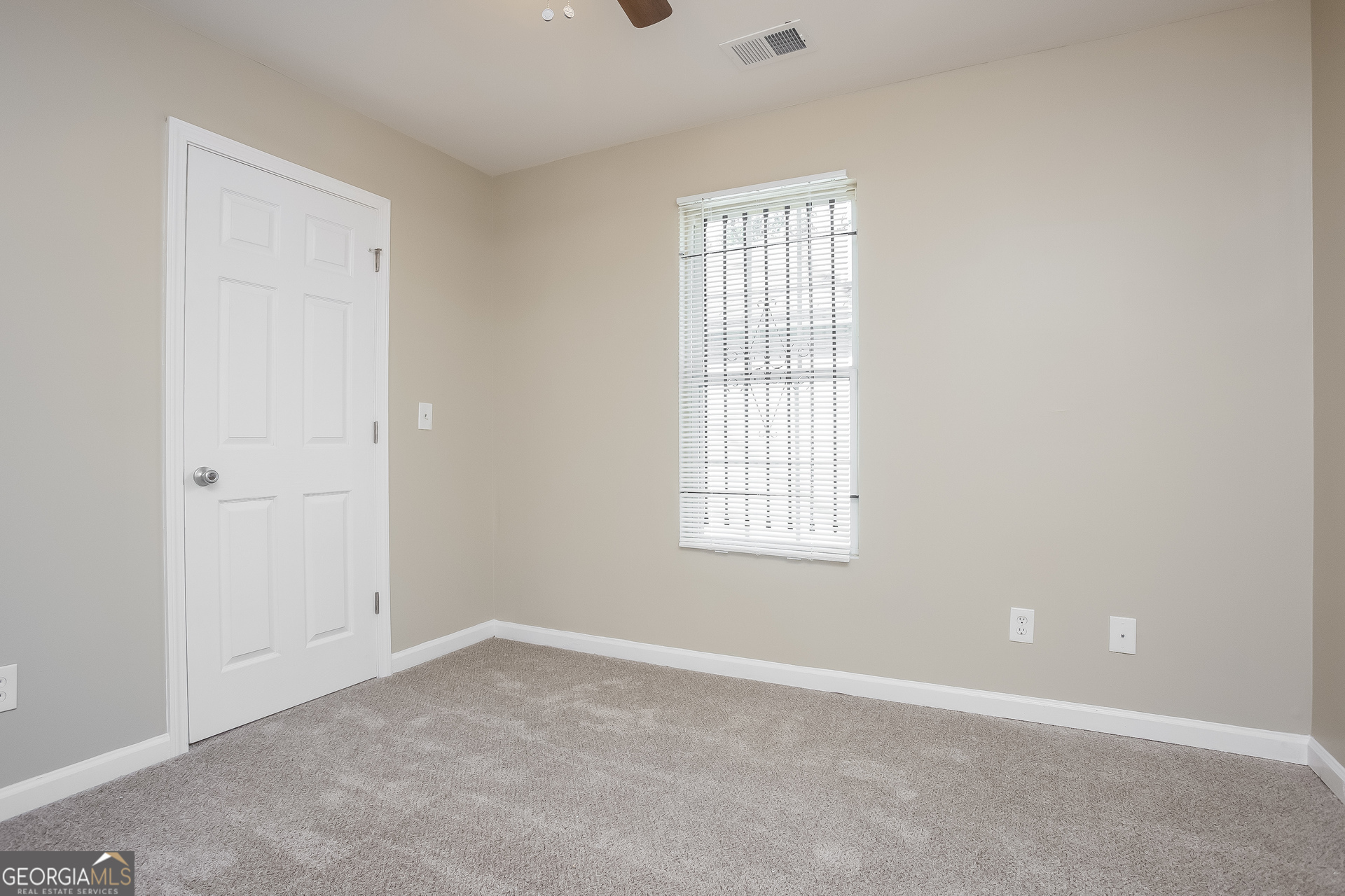 95 Howell Drive Southwest Atlanta, GA 30331 - Photo 10 of 17 an empty room with a window