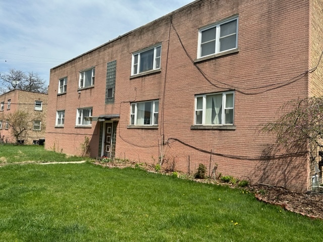 a front view of house with yard