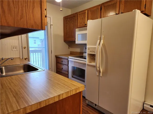 $1,350 | 1 Abbott Road, Unit 167, Ellington, CT 06029