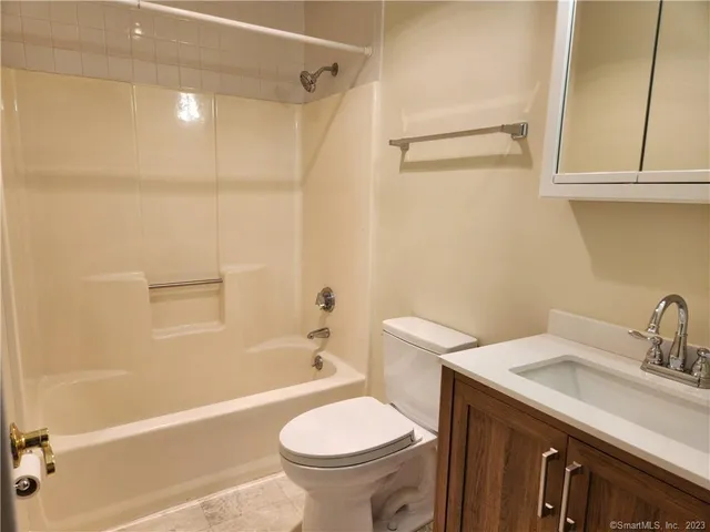 $1,350 | 1 Abbott Road, Unit 167, Ellington, CT 06029