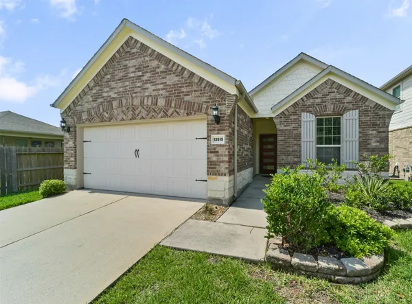 $2,300 | 13515 Smith Lake Lane, Houston, TX 77044