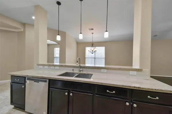 $2,300 | 13515 Smith Lake Lane, Houston, TX 77044
