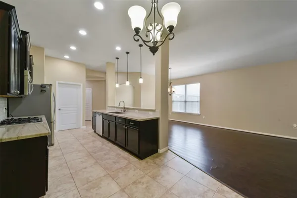 $2,300 | 13515 Smith Lake Lane, Houston, TX 77044
