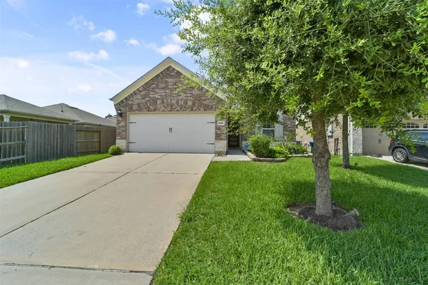 $2,300 | 13515 Smith Lake Lane, Houston, TX 77044