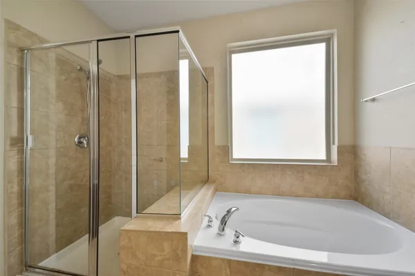 $2,300 | 13515 Smith Lake Lane, Houston, TX 77044
