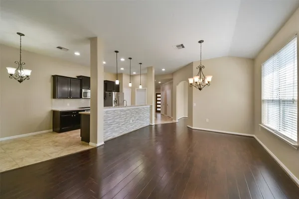 $2,300 | 13515 Smith Lake Lane, Houston, TX 77044