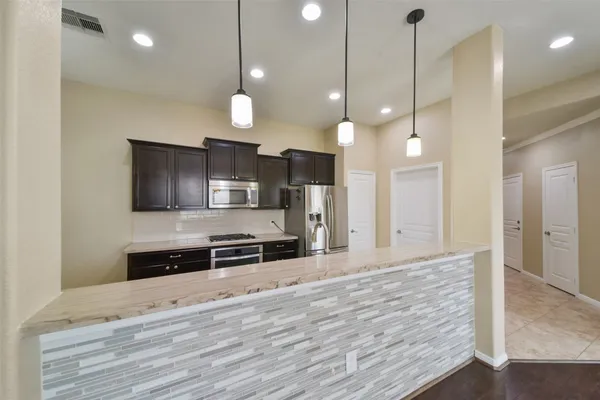 $2,300 | 13515 Smith Lake Lane, Houston, TX 77044