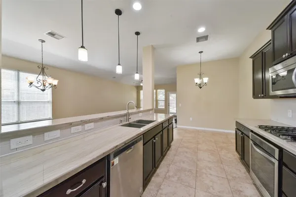 $2,300 | 13515 Smith Lake Lane, Houston, TX 77044