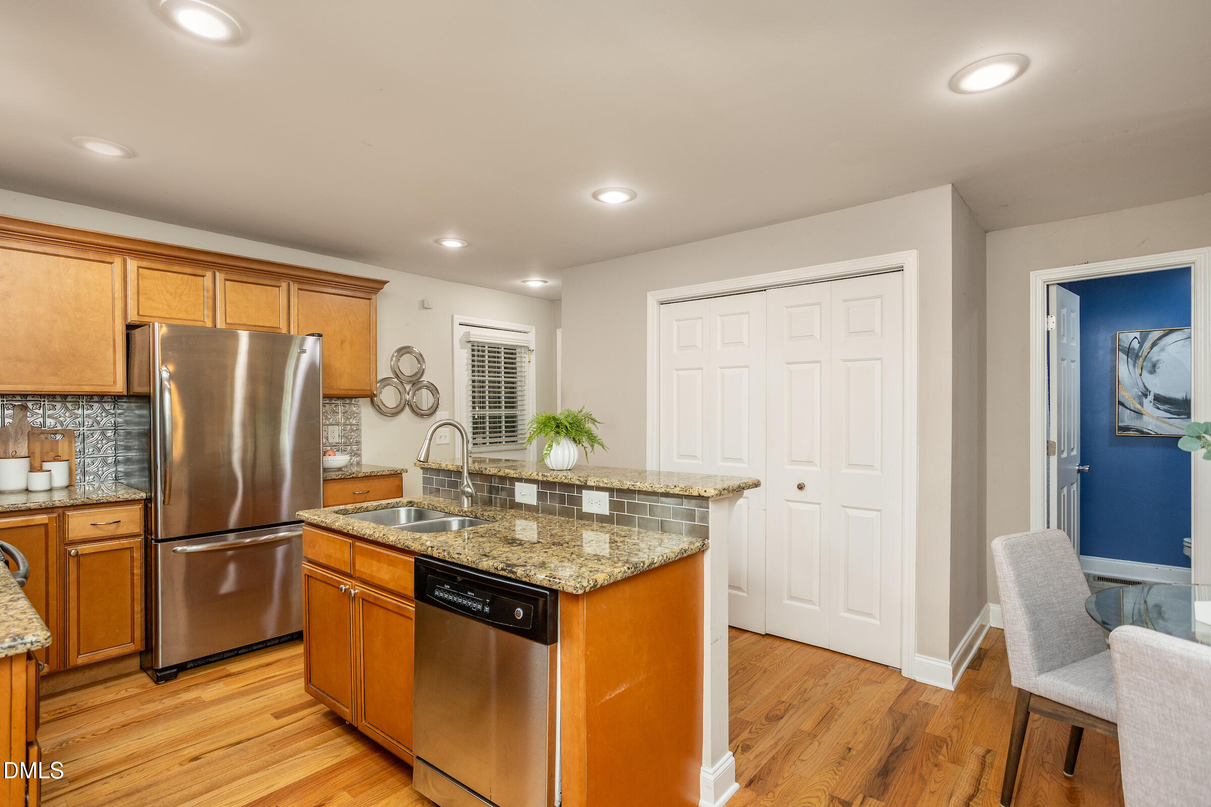 305 Freeman Street Raleigh, NC 27601 - Photo 9 of 15 305FreemanRound3008