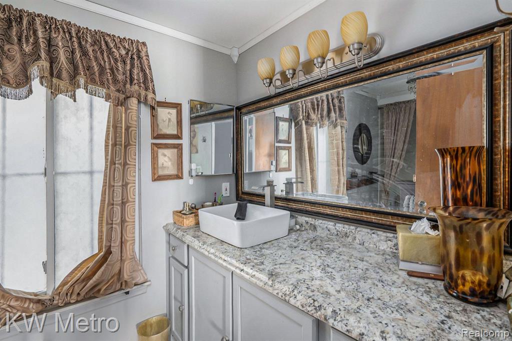 26510 Inkster Road Southfield, MI 48033 - Photo 8 of 15