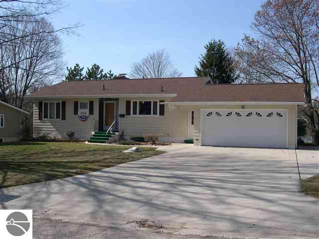535 Bloomfield Road Traverse City, MI 49686 - Photo 2 of 25 1733760-1.JPG