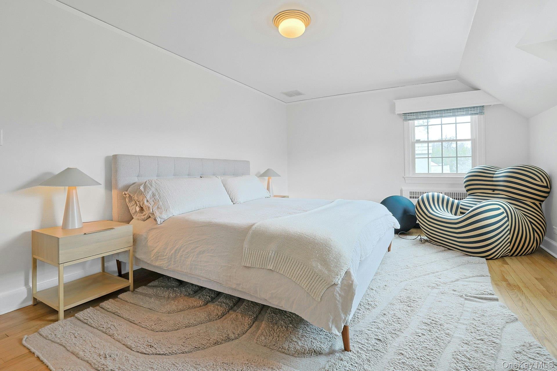 21 Tisdale Road Scarsdale, NY 10583 - Photo 22 of 40 Third generously-sized bedroom, shares the hall bath.
