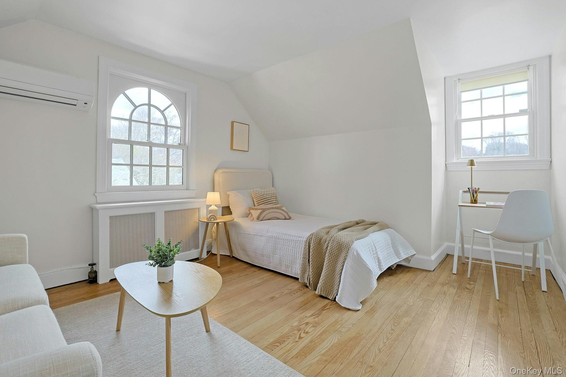 21 Tisdale Road Scarsdale, NY 10583 - Photo 24 of 40 Fourth spacious bedroom, with its own hall bath and two exposures.