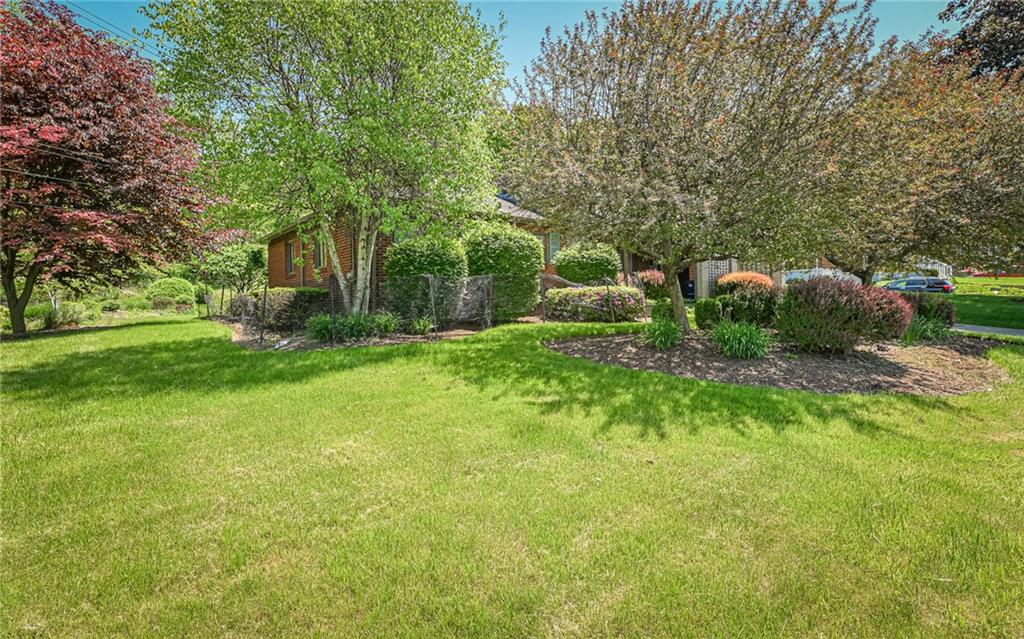 676 Center Road Pittsburgh, PA 15239 - Photo 3 of 25 Gallery Image 3