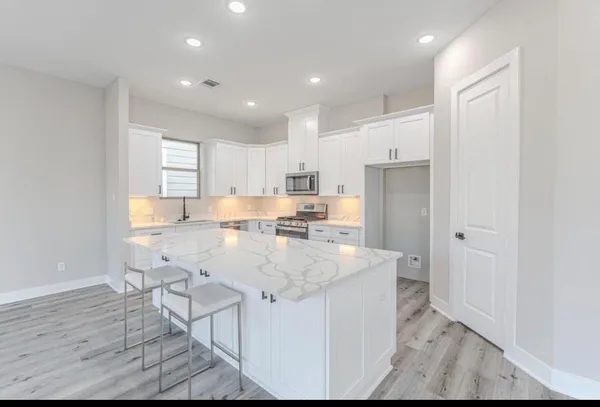 $2,500 | 4910 Wunder Way, Houston, TX 77069