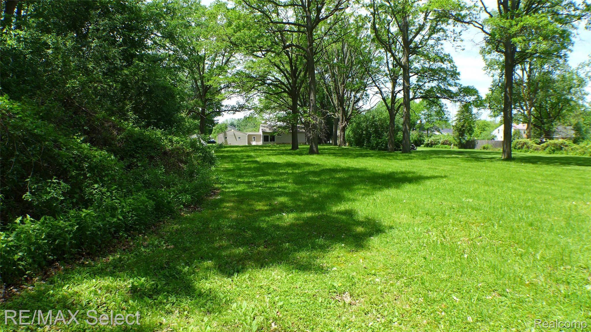 2290 North Center Road Burton, MI 48509 - Photo 17 of 17 P1060299.JPG