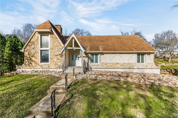 $400,000 | 904 Blueberry Lane, Liberty, MO 64068