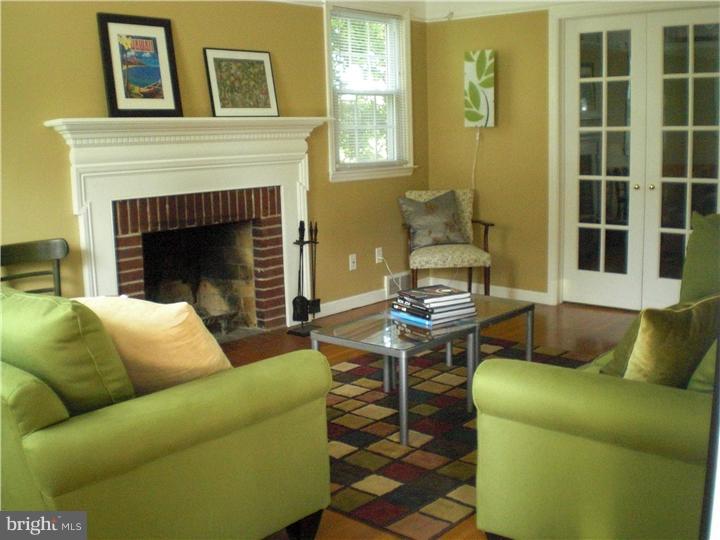 32 Ferncliff Road Newark, DE 19711 - Photo 4 of 23 Living Room