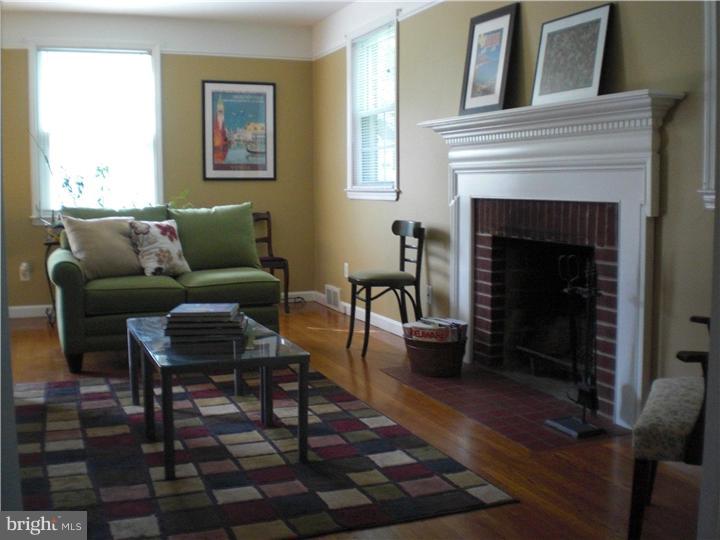 32 Ferncliff Road Newark, DE 19711 - Photo 5 of 23 Living Room