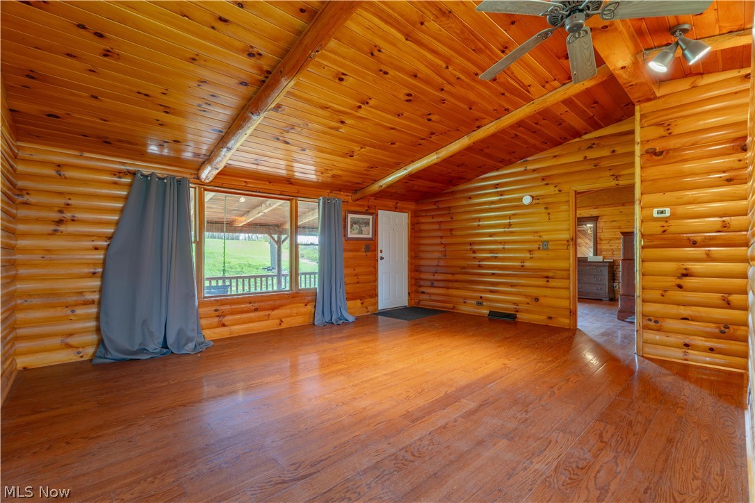 5103 Brocade Road Southeast Amsterdam, OH 43903 - Photo 5 of 34 Living room