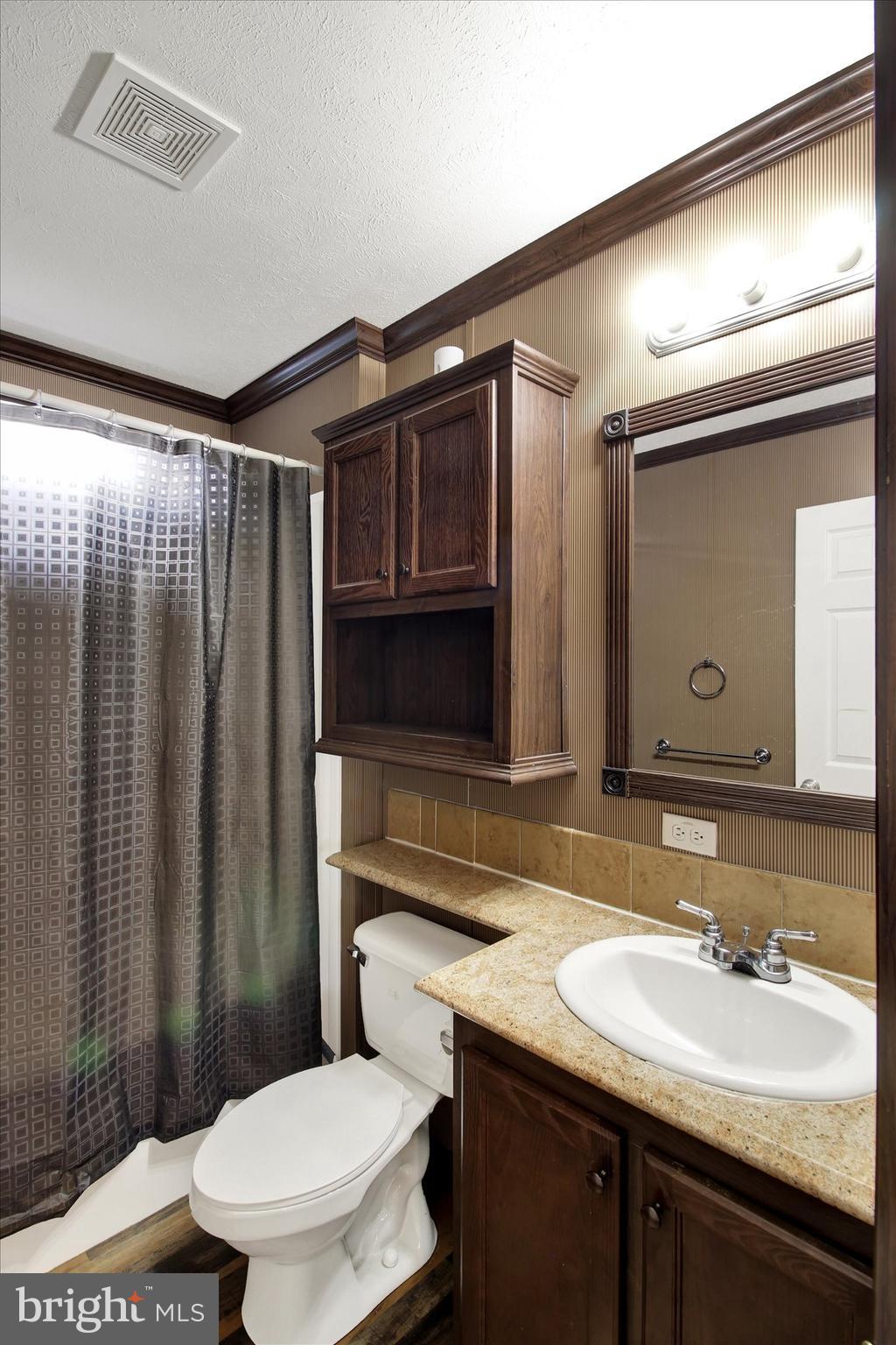 3450 Mountain Road Hamburg, PA 19526 - Photo 25 of 28 Bathroom 2
