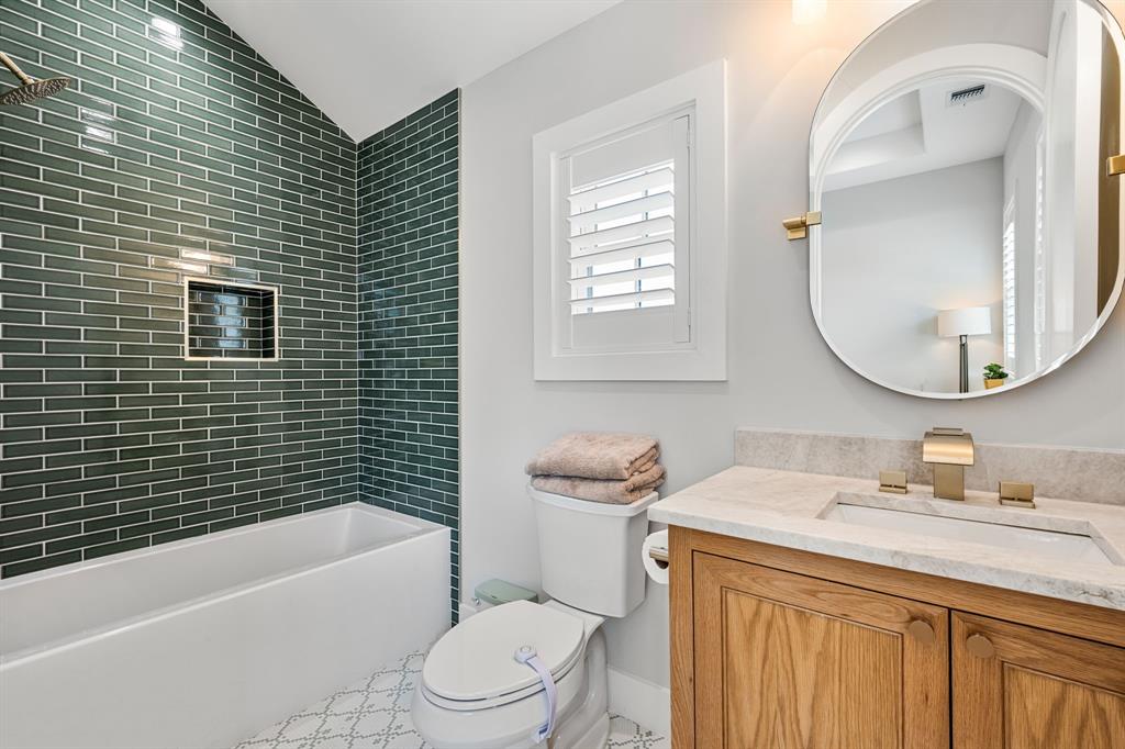 814 East Wall Street Grapevine, TX 76051 - Photo 23 of 40