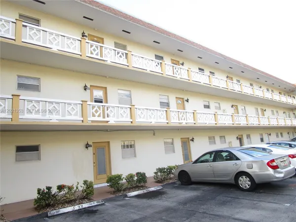 $1,700 | 5111 West Oakland Park Boulevard, Unit 301, Lauderdale Lakes, FL 33313
