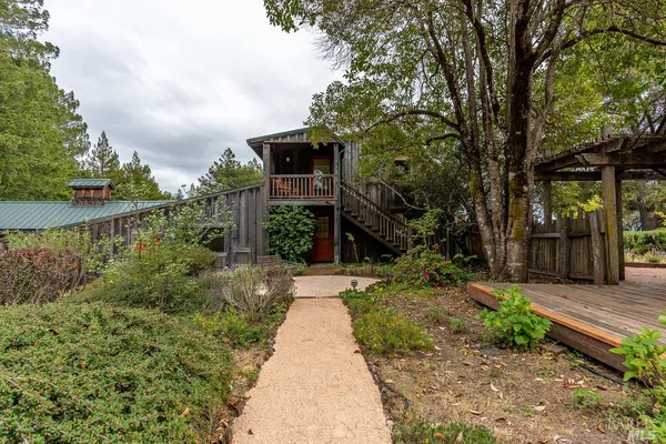 a view of a pathway of a house