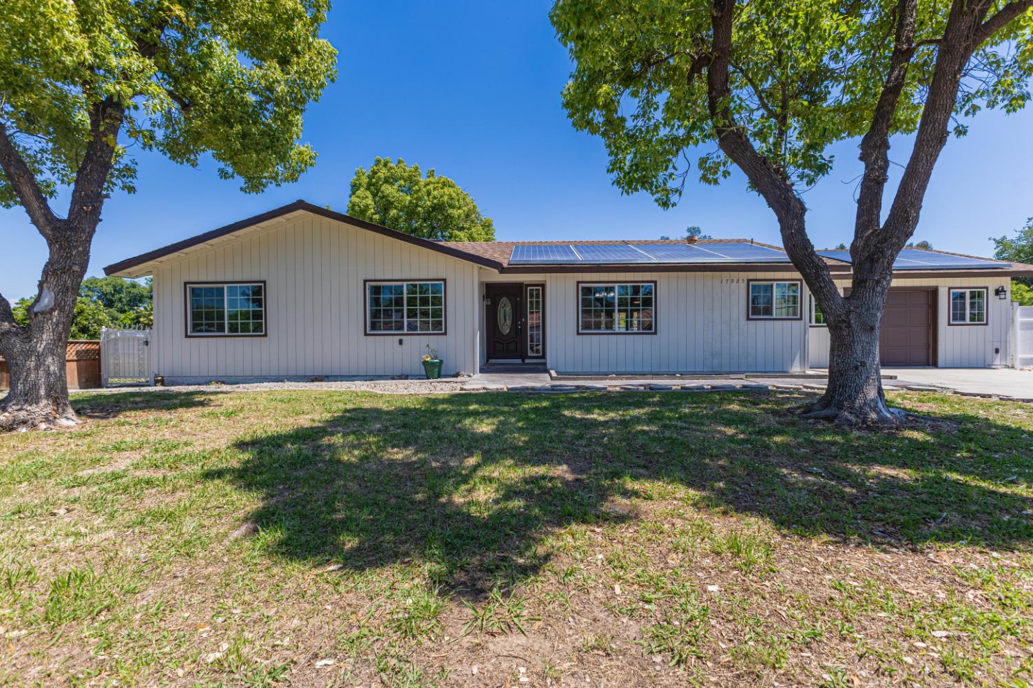 17925 Rodeo Drive Madera, CA 93638 - Photo 2 of 26 a front view of house with yard and green space