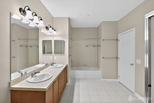 $475,000 | 326 Sloan Court, Matawan, NJ 07747